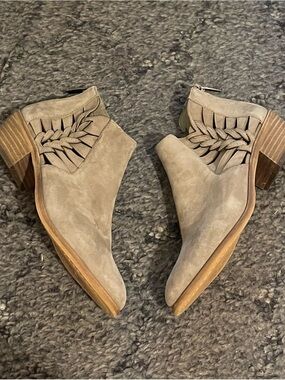 Vince Camuto Prestetta Grey Suede Leather Booties Ankle Boots Braided Size 6.5